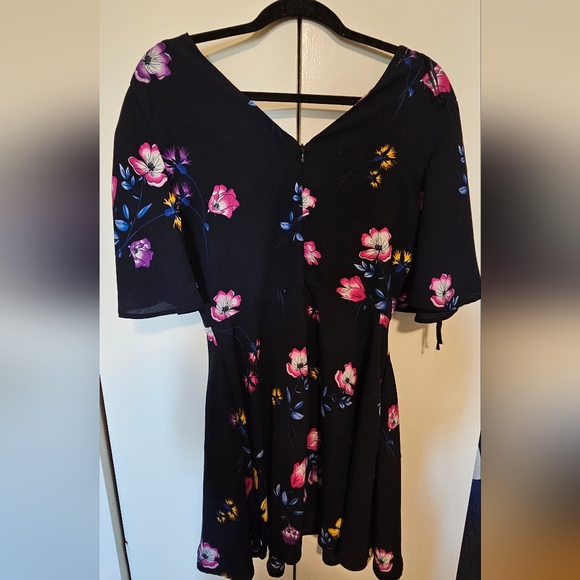 Mango Flower Dress - Picture 2 of 5